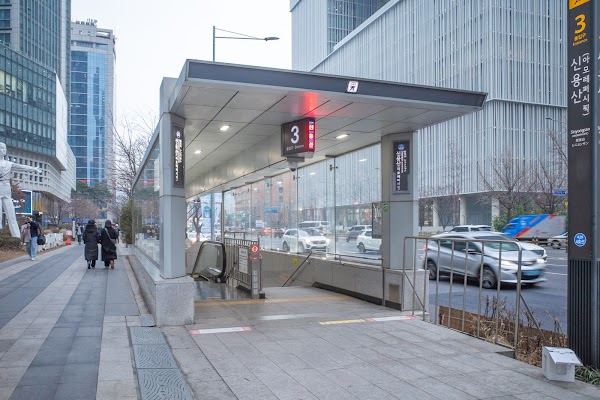 Sinyongsan Station 3