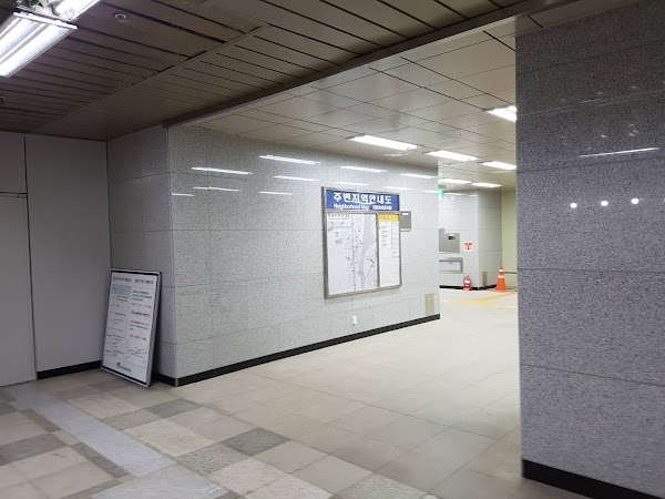 Sinyongsan Station 2