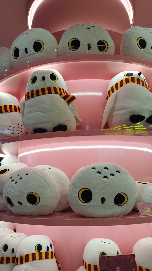 MINISO Oxford Street London 4