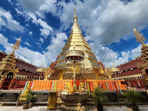 Wat Phra That Cho Hae Phra Aram Luang 1