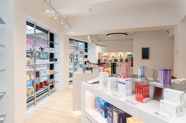 옵티마 웰니스 뮤지엄 약국 성수점 | OWM약국 | OWM | 대형약국 | Optima Wellness Pharmacy Seongsu | オプティマウェルネス薬局 聖水店 | Optima Wellness 藥店 聖水店 3