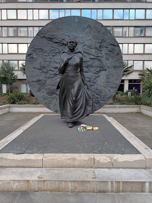 St Thomas' Riverside Garden 2