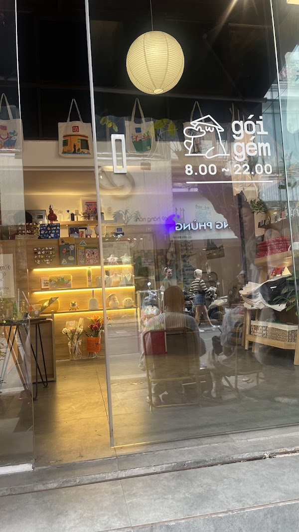 Gói Gém Cafe, Souvenirs & Local Art Store 1