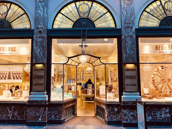 NEUHAUS Brussels Galerie De La Reine