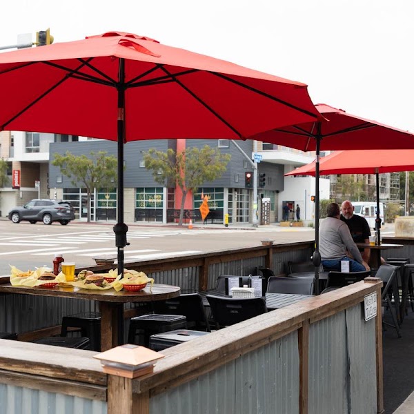 Rocky's Crown Pub