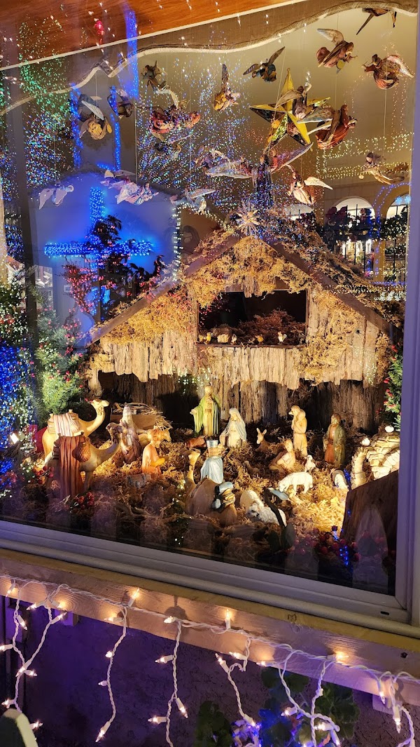 Casa del Pomba - Deacon Dave's Christmas Display 4