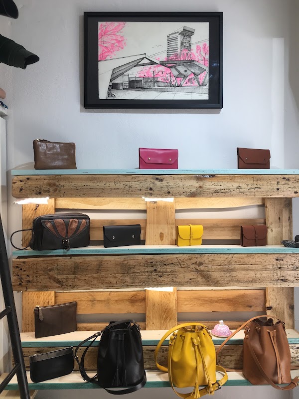 FRAU LEMAN Handmade Leather Goods 3