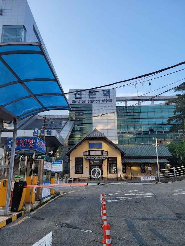 Sinchon Graffiti Tunnel 4