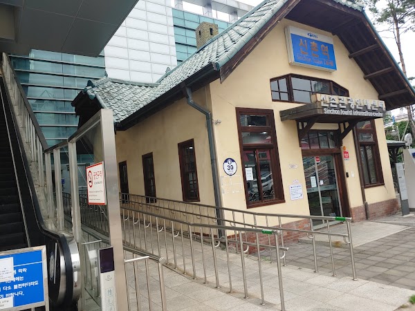 Sinchon Graffiti Tunnel 2