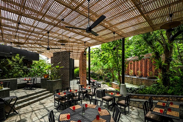 Baker's Arch Garden Cafe 1