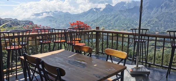 White Cloud Cafe & Restaurant