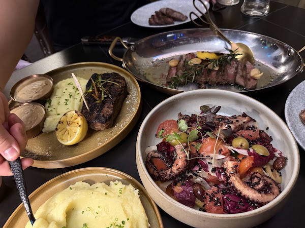 Elements Bar and Grill Pyrmont 2