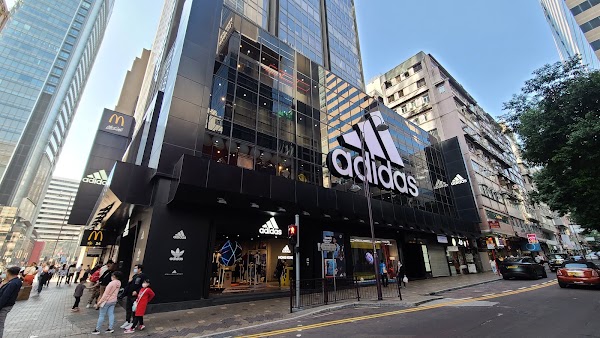 adidas (尖沙咀旗艦店)
