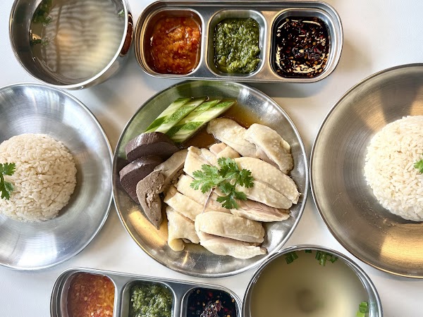 โกกฤช ข้าวมันไก่ สิงคโปร์ (เวิ้งคุณนลี หลังมช.) 2