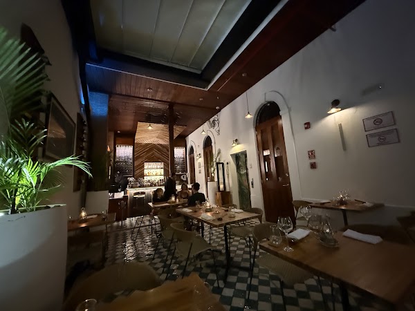 Kaandela Restaurant 3