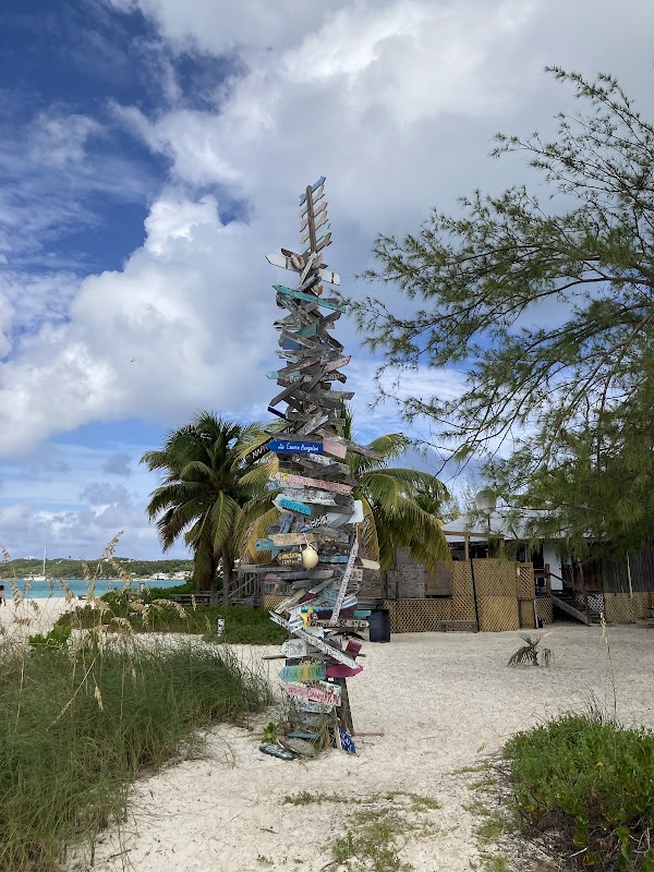 Chat 'N' Chill Beach Bar & Grill 3