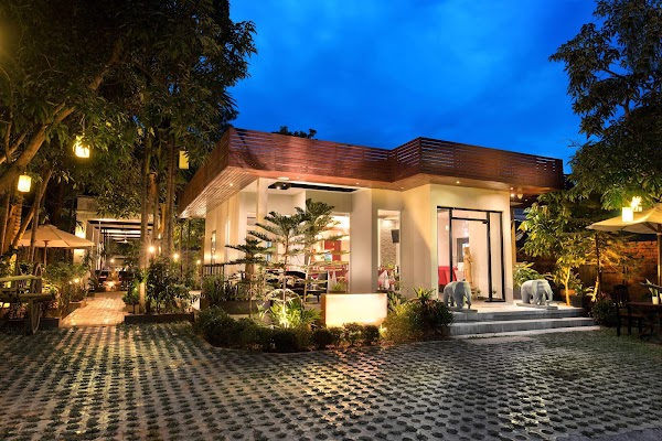 Urban Tree Hut Restaurant - អ៊ឺបេនទ្រី 3