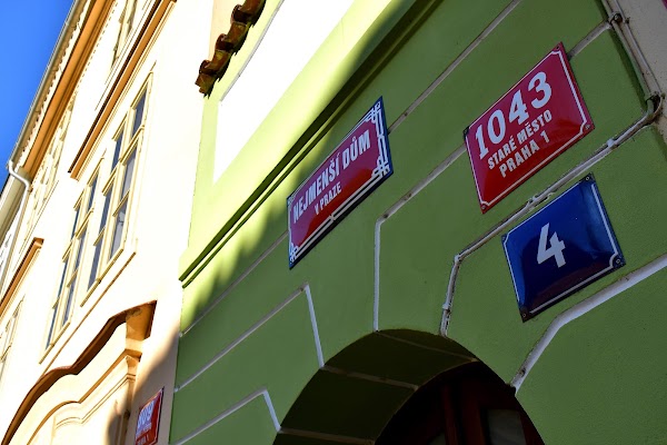 The smallest house in Prague 2