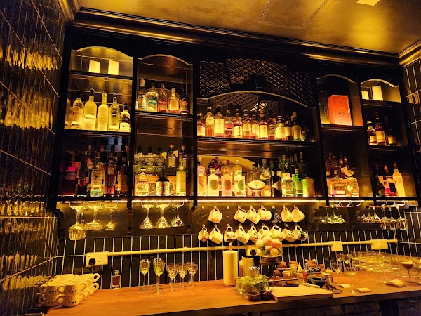 The Holywell’s Bar 4