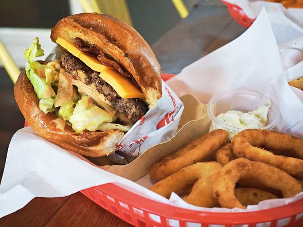 Daniel Thaiger Burger Hub & STAX Burger 3