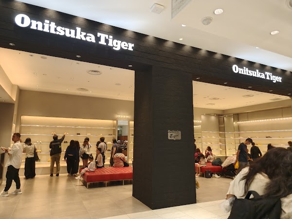 Onitsuka Tiger Parco_ya Ueno Store