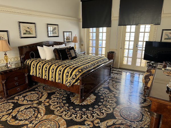 The Villa Casa Casuarina At The Former Versace Mansion 5