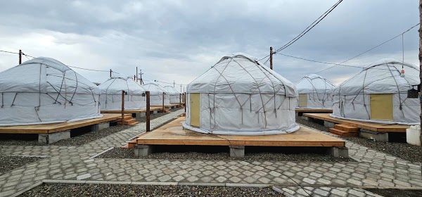 Qazaq Camp Shetpe - Yurts & Rooms