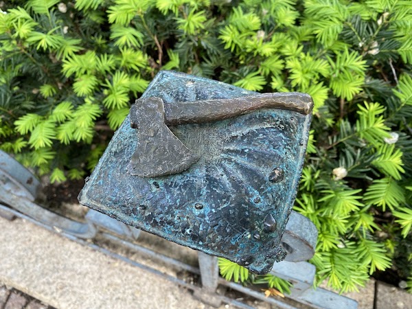 The Axe mini statue by Kolodko 5