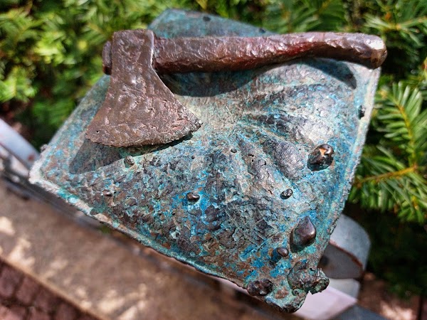 The Axe mini statue by Kolodko 4