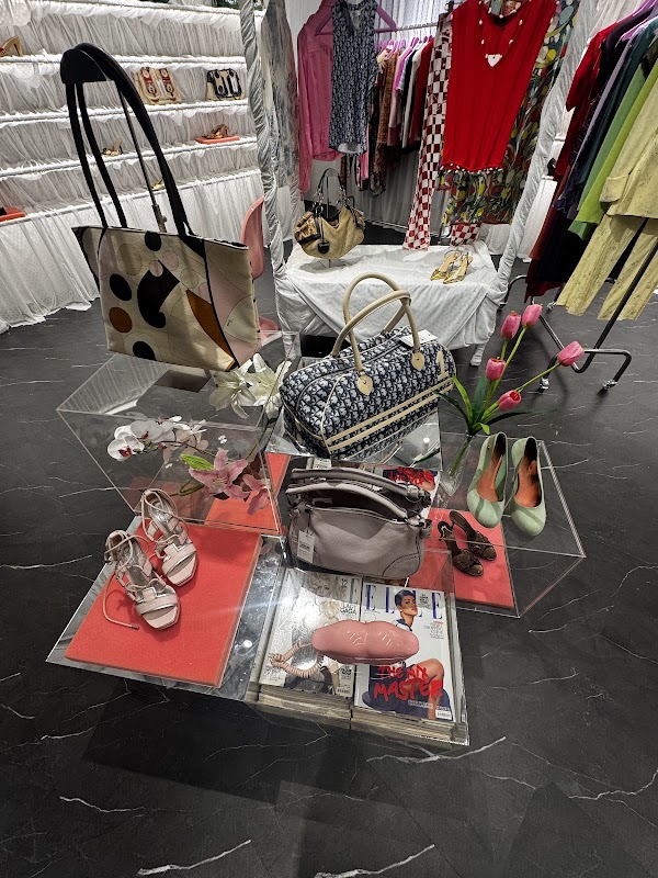USEMEREPEAT STORE & 9FLOOR EXIT1 VINTAGE SHOP 4