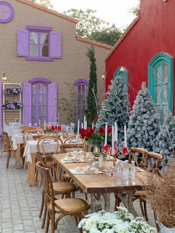 99 Villa & Cafe 1