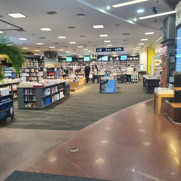 Kyobo Book Centre Gangnam 3