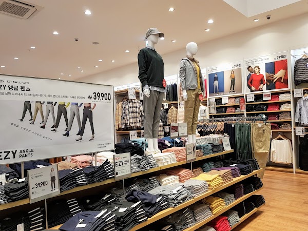 UNIQLO Jeju Ido store 5