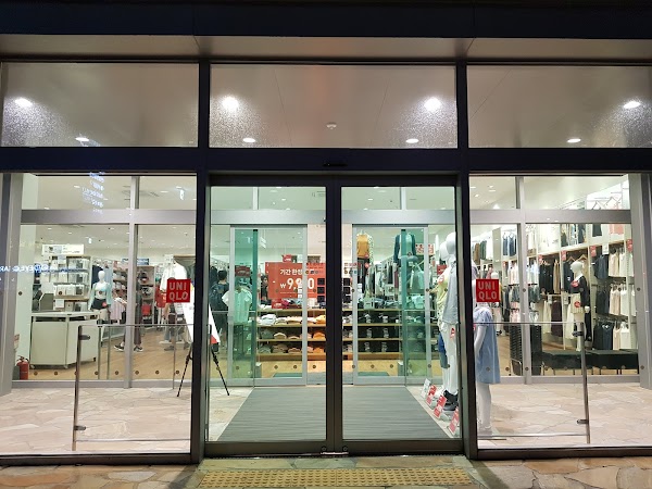 UNIQLO Jeju Ido store 4