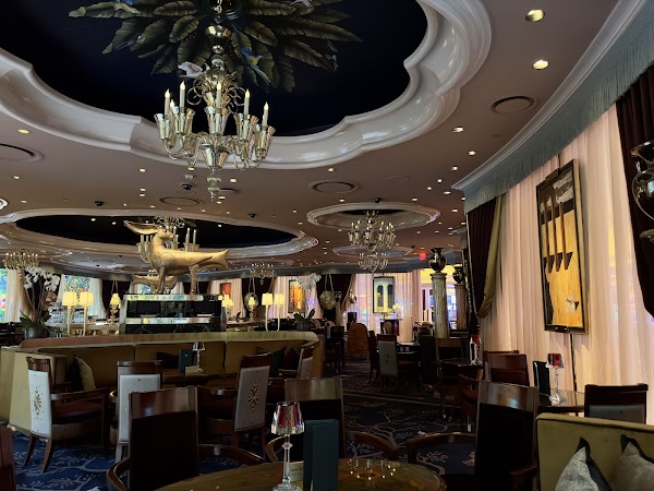 Overlook Lounge, Aperitifs & Spirits