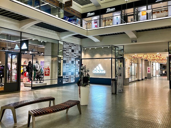 Shopping centrum Černá růže 3