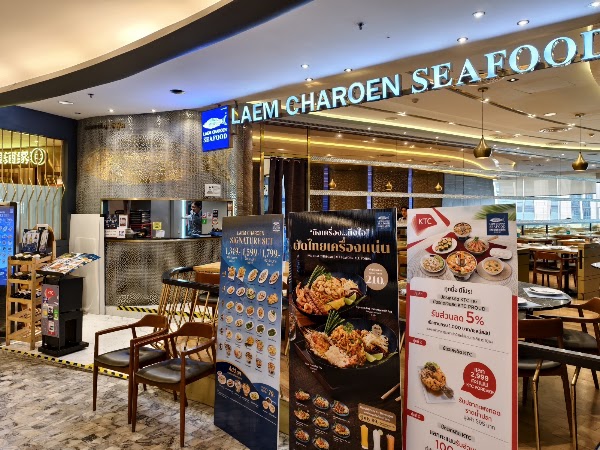 Laemcharoen Seafood EmQuartier