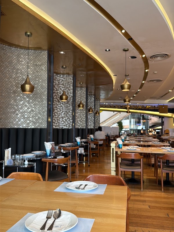 Laemcharoen Seafood EmQuartier 5