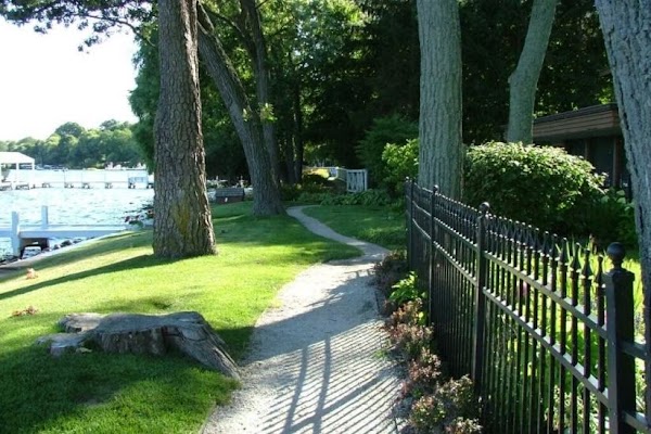 Geneva Lake Shore Path