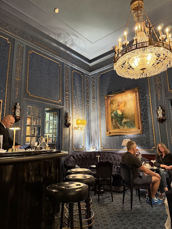 Blaue Bar 5