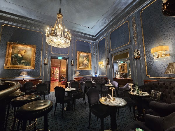 Blaue Bar 3