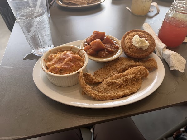 Lo Lo's Chicken & Waffles HTX 5