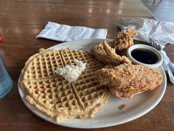 Lo Lo's Chicken & Waffles HTX 4