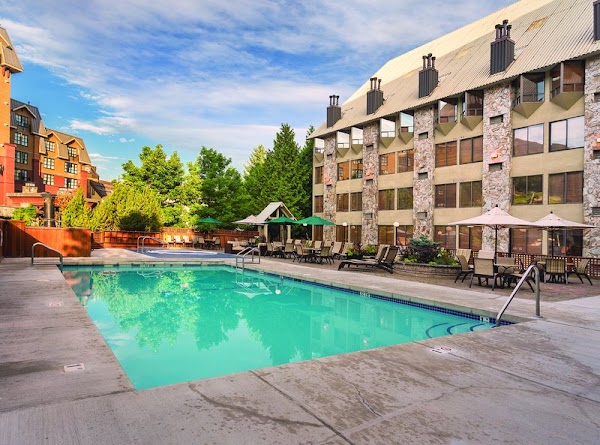 Executive Mountainside Lodge