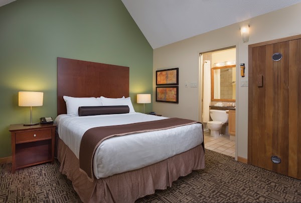 Executive Mountainside Lodge 2