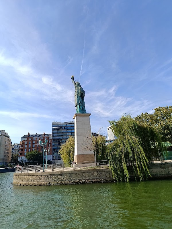 Statue of Liberty Paris 4