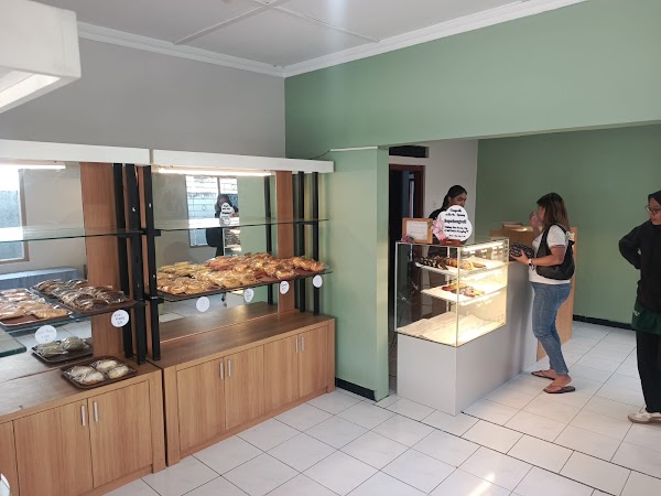Sepotong roti bakery and cake 1