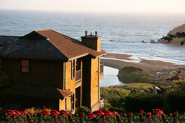 Elk Cove Inn & Spa