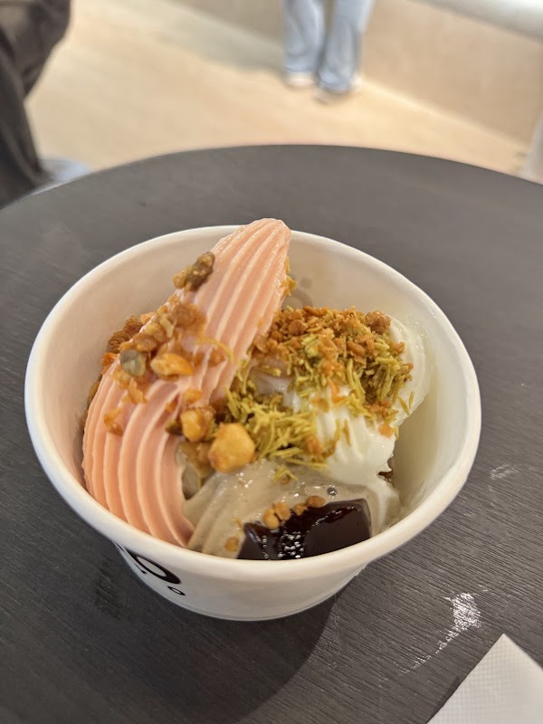 GLÖ FROYO自助式冷凍優格冰淇淋忠孝敦化店 1
