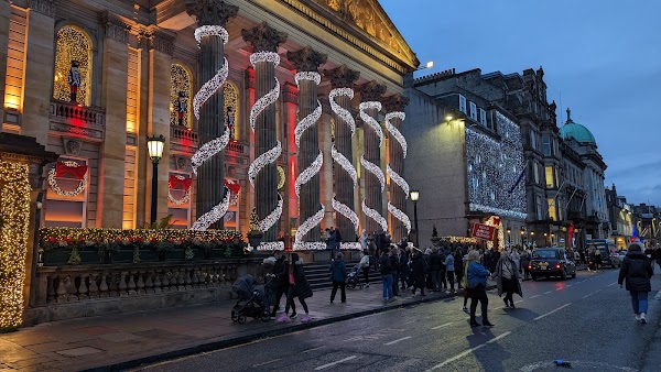 Le Monde Hotel